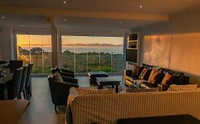 Seaside Serenity: Tranquil Oceanview Retreat